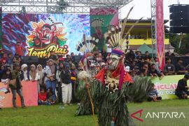 Pesta adat Lom Plai tetap ramai walau keluar dari agenda KEN