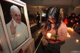 Doa bersama untuk mendiang Paus Fransiskus