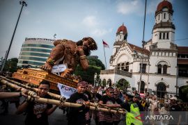 Pawai ogoh-ogoh di Semarang untuk merayakan keberagaman