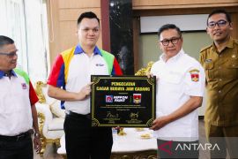 Mewarnai Warisan Nusantara: Nippon Paint Melakukan Peremajaan Jam Gadang Kebanggaan Ramah Minang