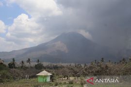 Gunung Lewotobi Laki-laki NTT meletus 110 kali selama delapan hari