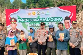 Polres OKU Selatan panen 18 ton jagung  di lahan binaan
