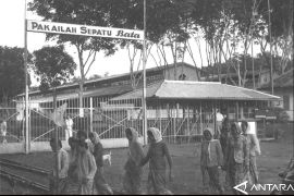 Bandung Baheula 1959: drama cinta subuh berakhir tangan tergilas kereta di rel Ciroyom