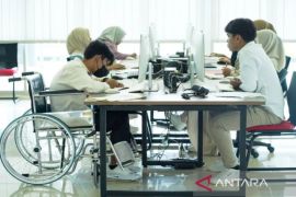 Kalsel kemarin dari makan.bergizi gratis hingga Bandar Udara Warukin