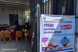 Pemkab Pasaman Barat lakukan pelayanan sertifikat halal keliling UMKM