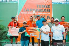 Hadapi Perlawanan Sengit Lanud RSN, PTPN IV Regional III Juara Turnamen Tenis Riau