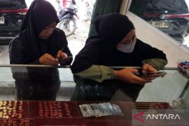 Harga emas perhiasan di Palembang Rp10.700.000 per suku
