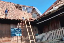 Seratusan rumah warga OKU Sumsel diterjang angin kencang