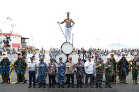 Kirab dan Display Drumband Taruna AAU pukau masyarakat Manado