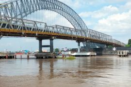 Pelindo Regional 4 bantu evakuasi kapal tongkang PT SKA di Samarinda