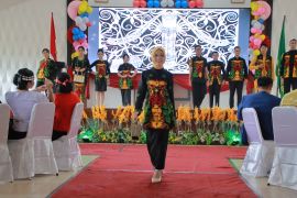 Pemkab Bengkayang tingkatkan daya saing perajin batik