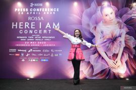 Penyanyi Rossa dokumentasikan jejak karir dalam pameran imersif teknologi tertinggi berjudul "Here I am"