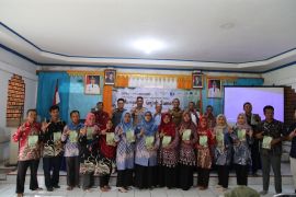 Belantara beri pelatihan  penggunaan buku ajar gajah sumatra di OKI