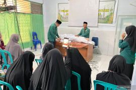 Baznas beri pelatihan pengurusan jenazah perempuan ke IRT di Kendari
