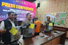 Ayah tiri dan lansia setubuhi anak di Angkinang HSS