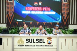 Polda Sulsel analisa ponsel digunakan menipu