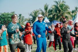 Ribuan warga meriahkan festival senam kreasi Batu Bara 2025