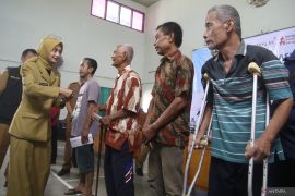 Penyaluran bansos Kota Ramah Disabilitas