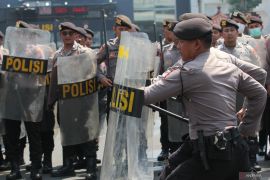 Latihan pengendalian massa pengunjuk rasa