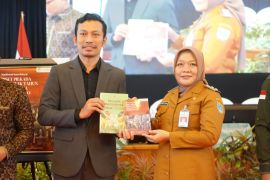 KPU Kota Probolinggo luncurkan dua buku setelah sukses  gelar pilkada