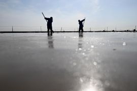 Menengok musim panen di tambak garam Tianjin