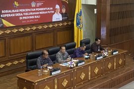 Wamen serahkan musyawarah desa putuskan model Koperasi Merah Putih