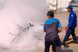 Damkarmat Mukomuko latih pegawai Pengadilan tanggulangi kebakaran