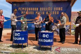 Bea Cukai Madura bebaskan tersangka produsen rokok ilegal