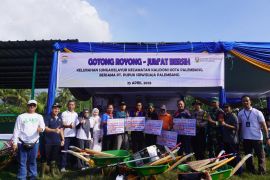 Lestarikan lingkungan, Pusri gelar Jumat Bersih dan gotong-royong bareng warga
