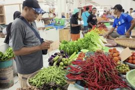 Pemkot Ambon gencarkan operasi pasar intervensi harga pangan