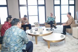 Menperin cari solusi kelangkaan bahan baku industri pengolahan kelapa