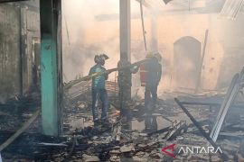 Dua ruko di Nagan Raya terbakar, seorang warga meninggal dunia