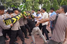 Jelang May Day Polres Langkat peragaan dalmas