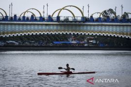 Pelatihan olahraga dayung untuk anak