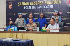 Selundupkan sabu-sabu, dua pria tertangkap di Bandara SIM