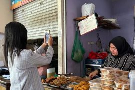 Pelajar Pontianak dalam transaksi pembayaran lebih pilih QRIS dibandingkan tunai