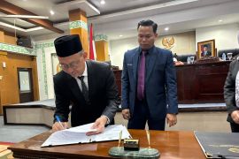 Wali Kota dan DPRD Pontianak sepakati empat Raperda jadi Perda