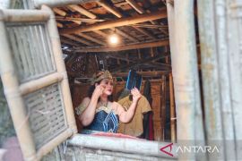 Ketoprak tobong bertahan dalam perubahan zaman