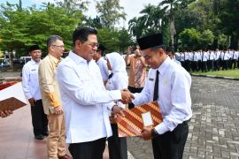 Bupati Lombok Timur serahkan SK kepada 1.413 PPPK formasi 2024