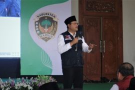 Mensos akan kaji ide Dedi Mulyadi soal vasektomi jadi syarat terima bansos
