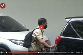 Geledah Kantor KONI Jatim, KPK amankan sejumlah barang bukti - VIDEO