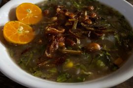 Merajut tali persaudaraan di dalam semangkuk Bubur Pedas