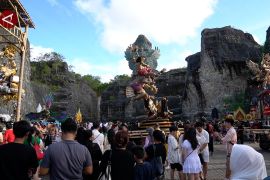 10 ribu wisatawan lokal dan asing padati Festival Ogoh-ogoh di GWK