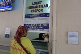 Kantor Imigrasi Padang catat lonjakan pemohon paspor meski tarif naik