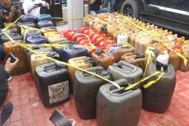 Ditreskrimsus Polda Kalsel ungkap aksi penimbunan 1.310 liter solar