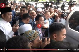 Wapres Gibran melayat dan ikut salatkan jenazah Titiek Puspa - VIDEO
