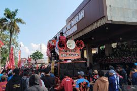 Ribuan buruh peringati May Day di Palembang