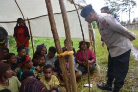 Polda Papua mengecek posko tanggap darurat bencana alam di Wamena