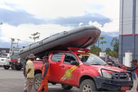 Tim Basarnas Wamena evakuasi dua warga tenggelam di Sungai Baliem