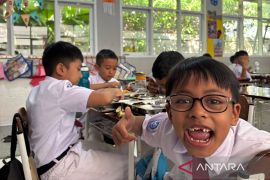 Sebanyak 342 siswa SMP di Kota Bandung keracunan usai santap MBG